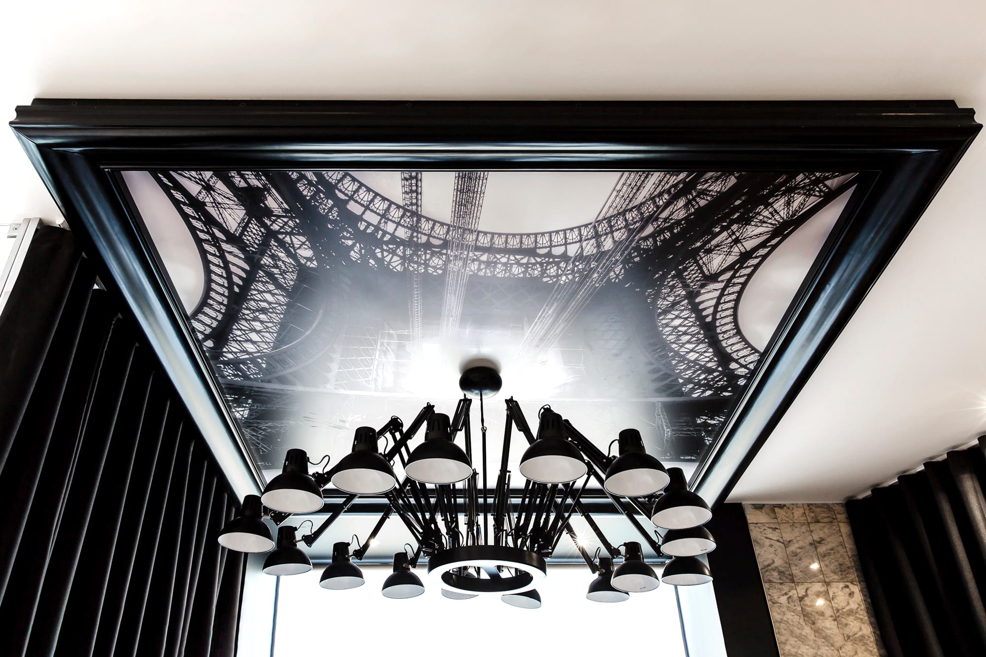 Vente et installation de photographies d'art Pixopolitan pour l'hôtel Best Western Trocadéro La Tour
